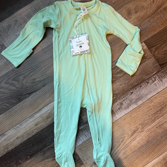 Kate Quinn zipper footie - Picture 1 of 2